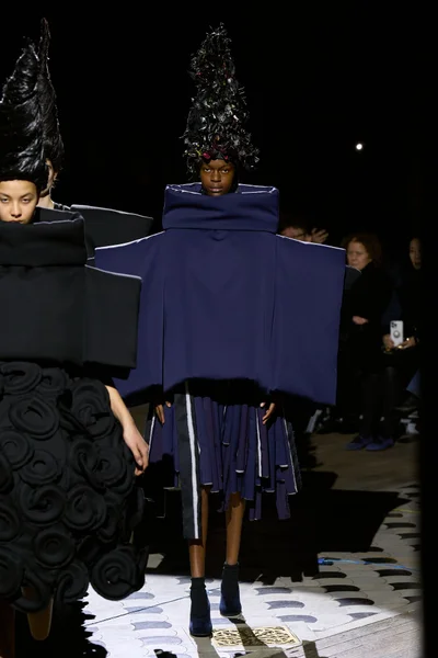 Look 3